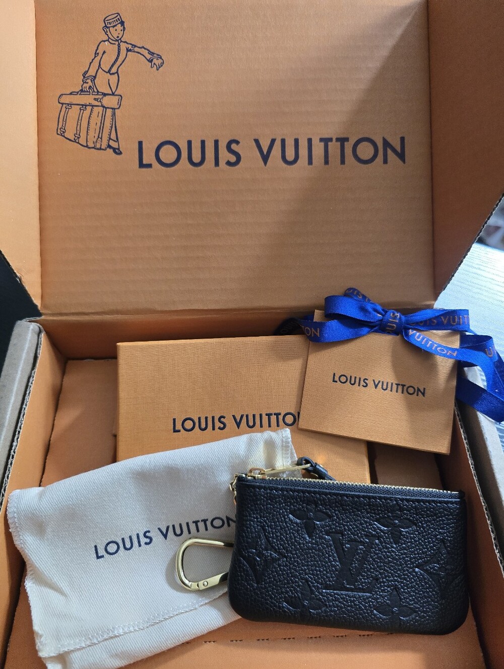 EUC Louis Vuitton Monogram Empreinte Leather Key Pouch